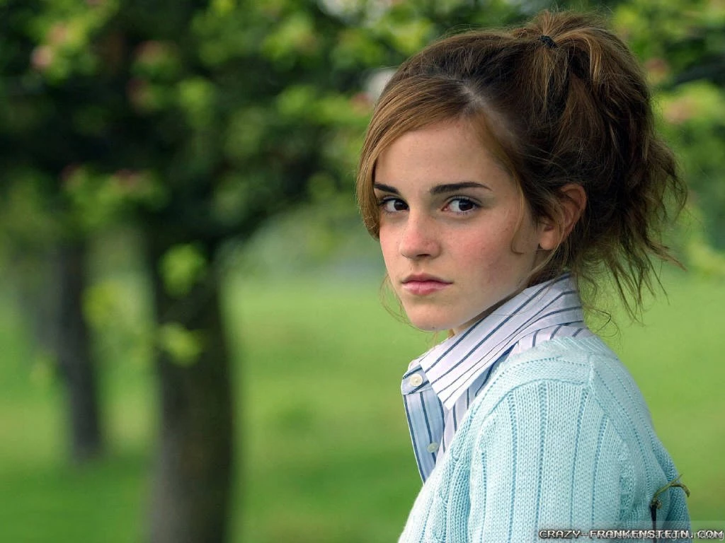 Emma Watson Wallpapers   Female Celebrity   Crazy Frankenstein