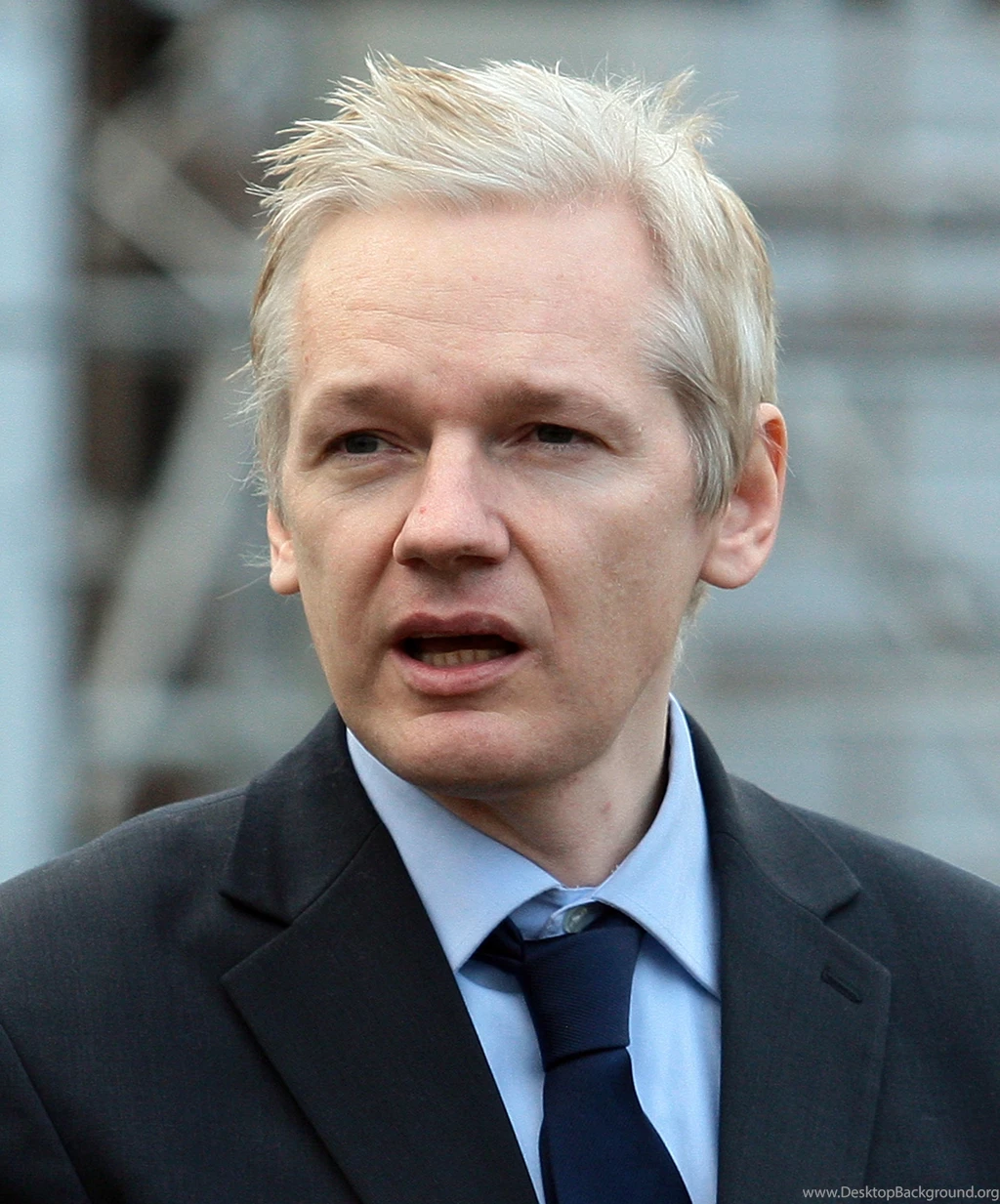 1024x768px Julian Assange 91.47 KB