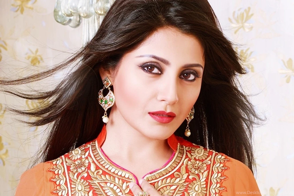 Actress Rimi Sen HD Wallpapers