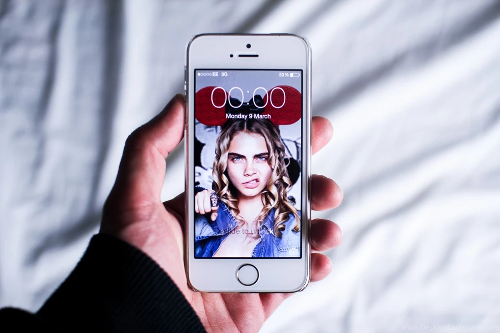 IApple — Badass Wallpaper!