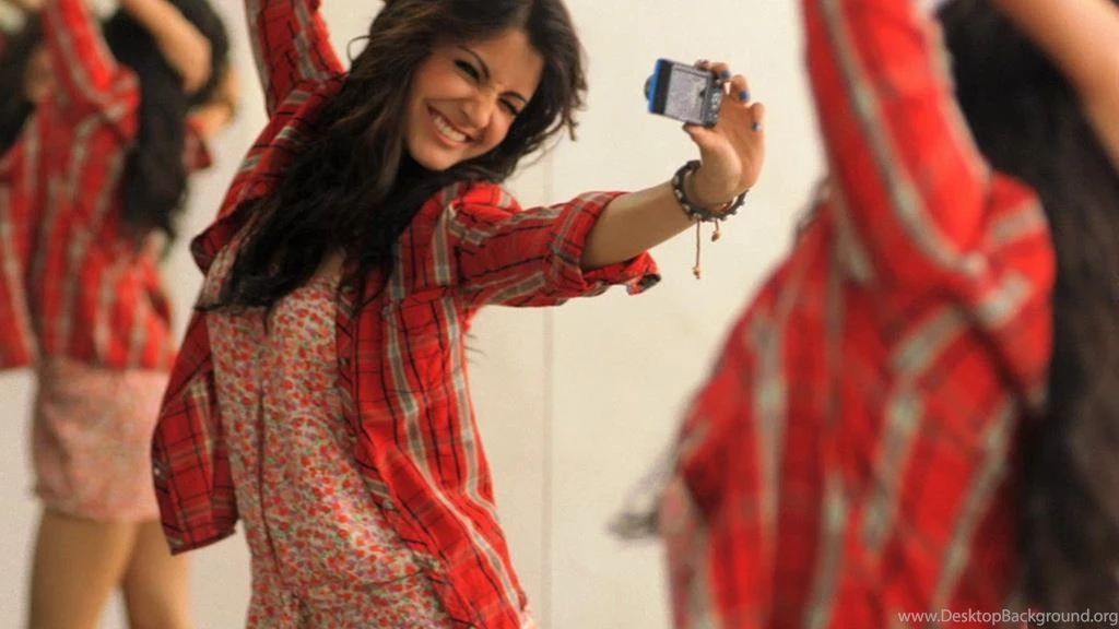 Free Download Cute Anushka Sharma Wallpapers 2015