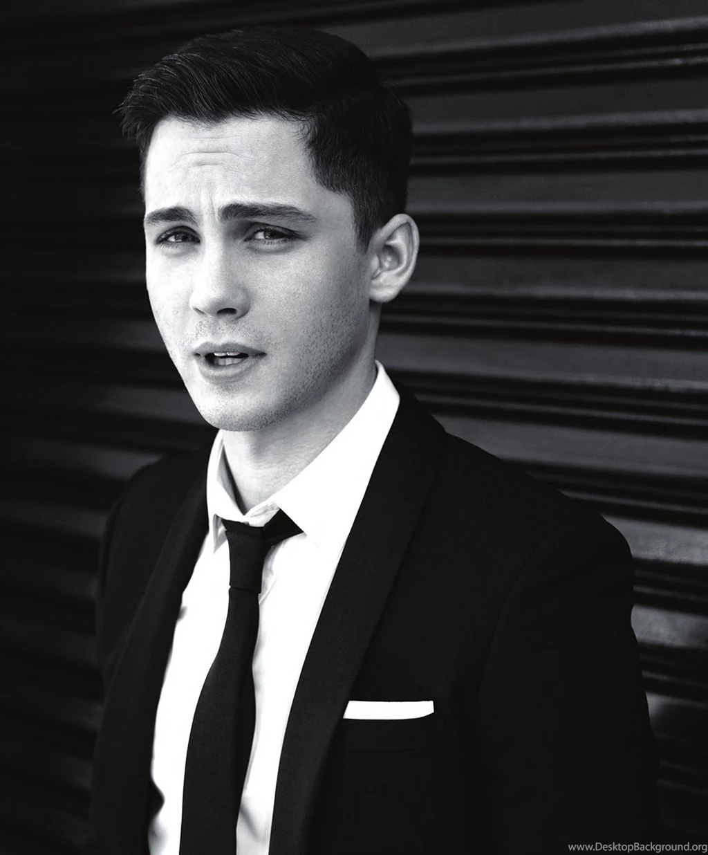 Logan Lerman Photo, Pics, Wallpapers Photo