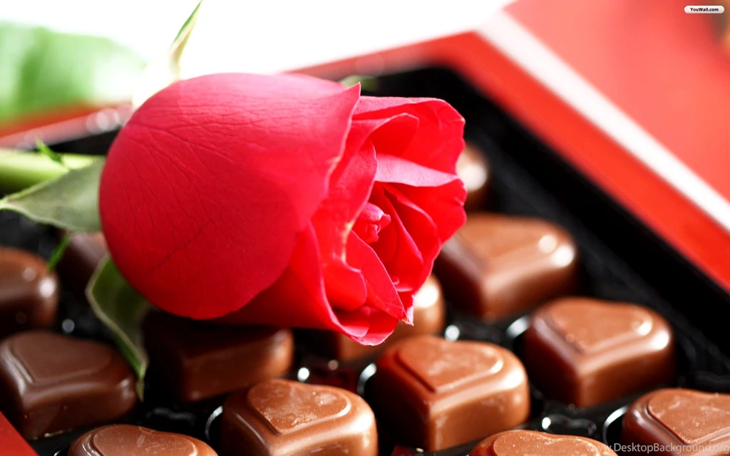Valentine Roses Wallpapers With Chocolate And Rose Photos Of ...