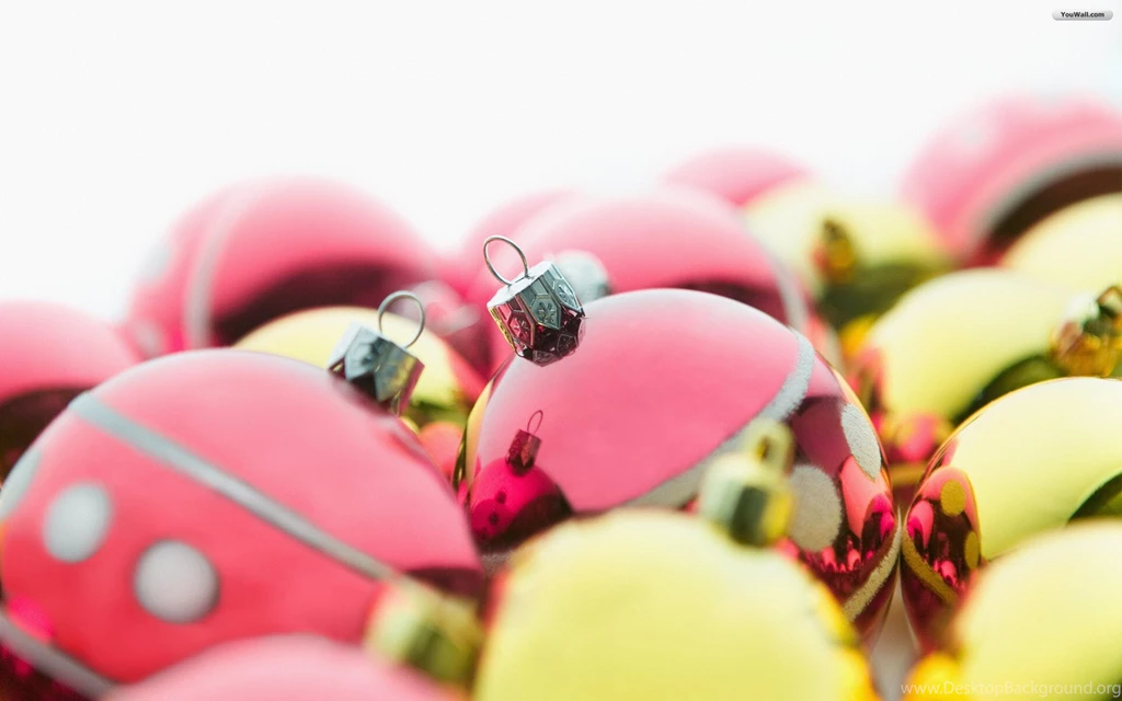 YouWall Colored Christmas Balls Wallpapers Wallpaper,wallpapers ...