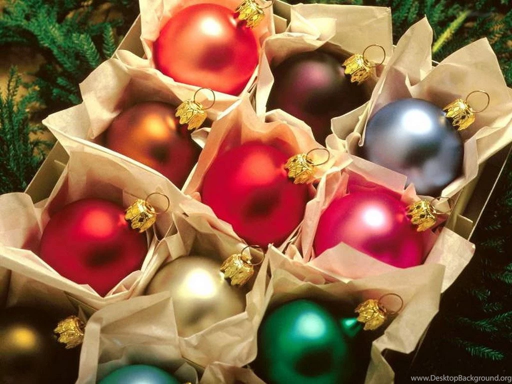 Desktop Wallpapers   Christmas Balls   Holiday