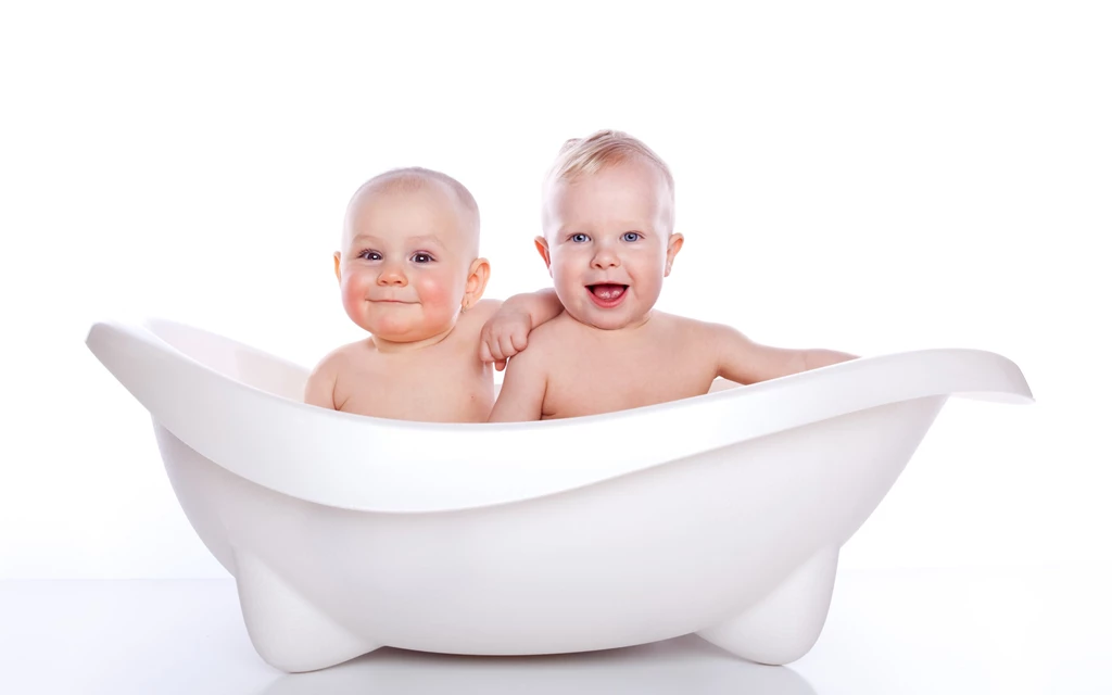 Cute Baby Bath Wallpapers 5.jpg