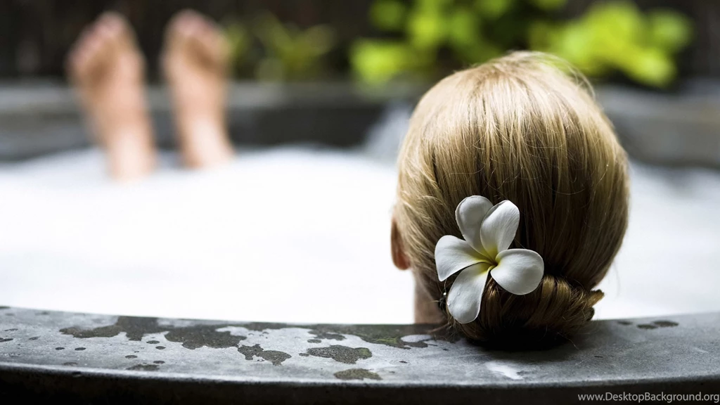 Download Wallpapers 3840x2160 Girl, Hair, Bath, Foam, Flower 4K ...