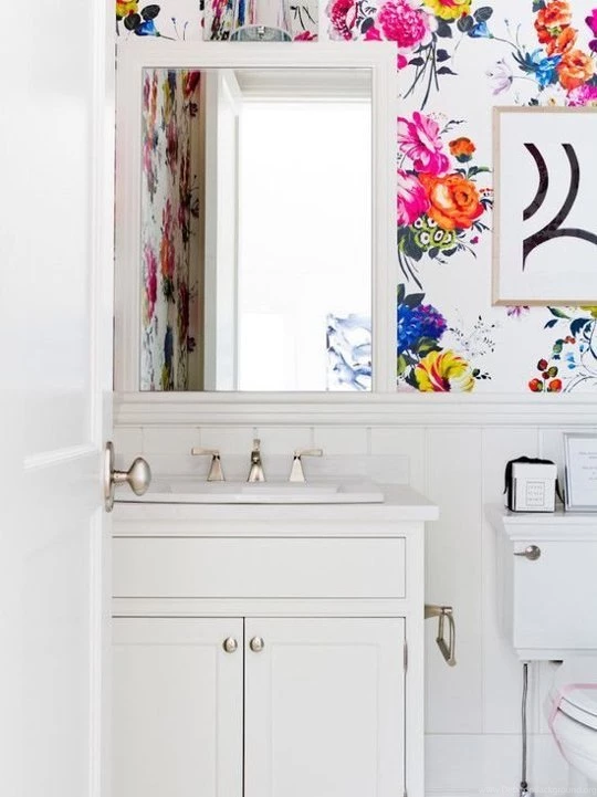10 Times Wallpapers In The Bathroom Actually Looked Really Great ...