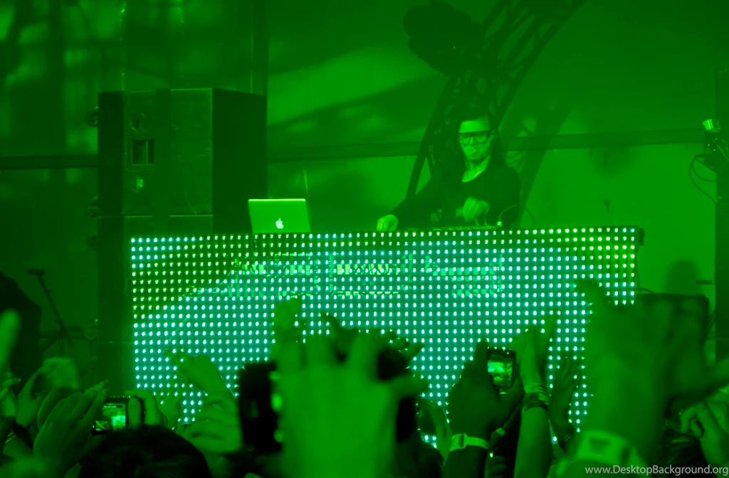 Skrillex Live HD Photos, Wallpapers, Colorful Large Logo And Pictures