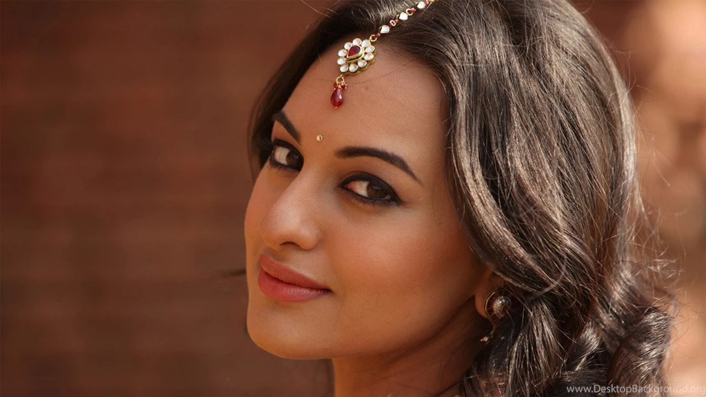 Famous HD Wallpapers Of Sonakshi Sinha Bollywood Heroine