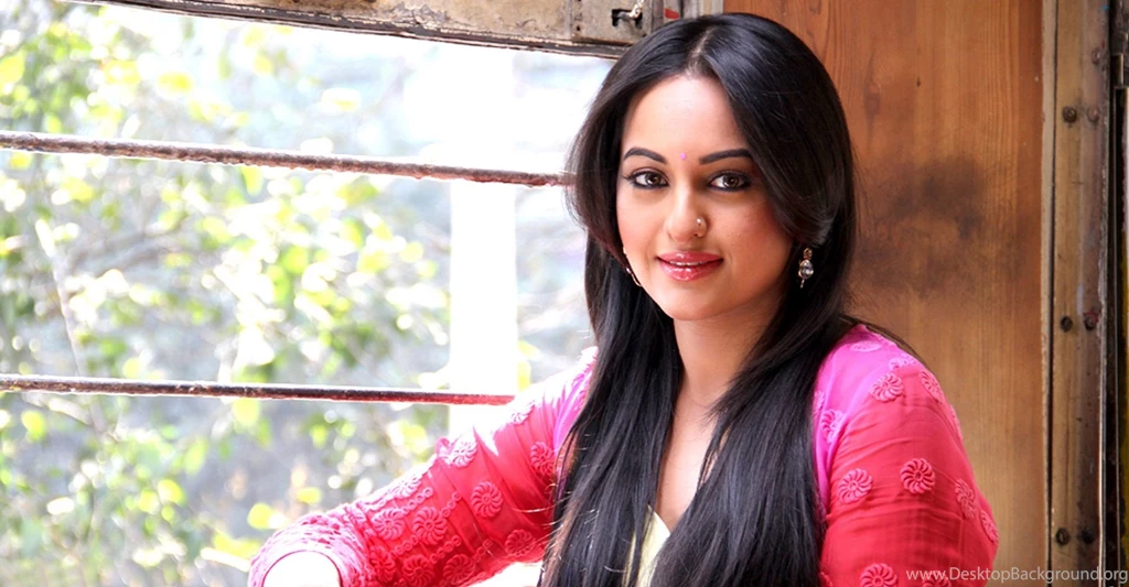 Beautiful Actress Sonakshi HD Wallpapers