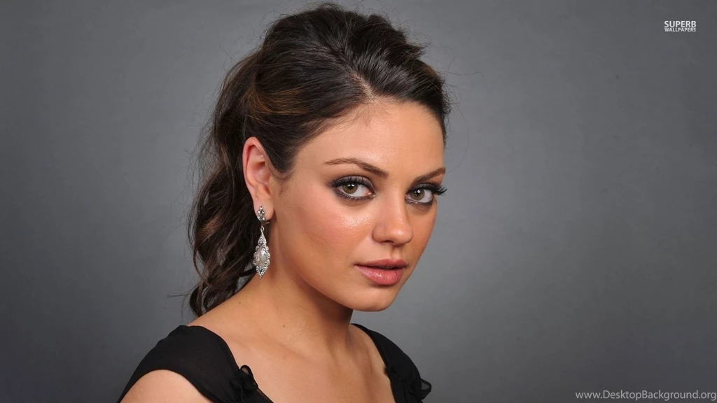 Mila Kunis With A Black Top Wallpapers   Celebrity Wallpapers