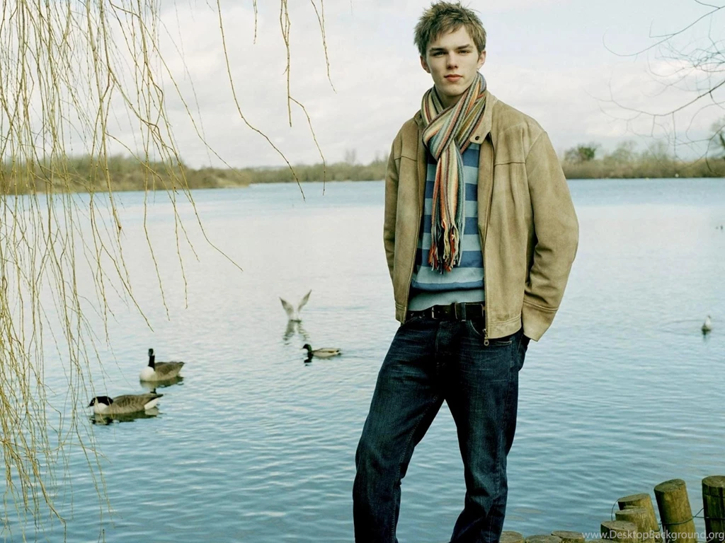 Download Wallpapers 1600x1200 Nicholas Hoult, Actor, Guy, Pond ...