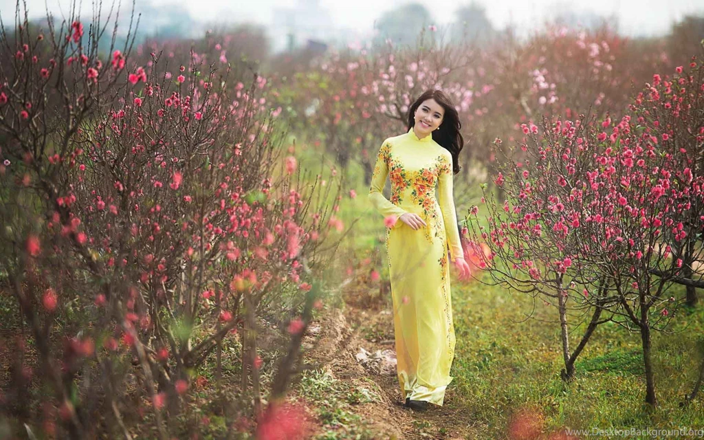 Pretty Women Smiling Girl Wallpapers   DreamLoveWallpapers