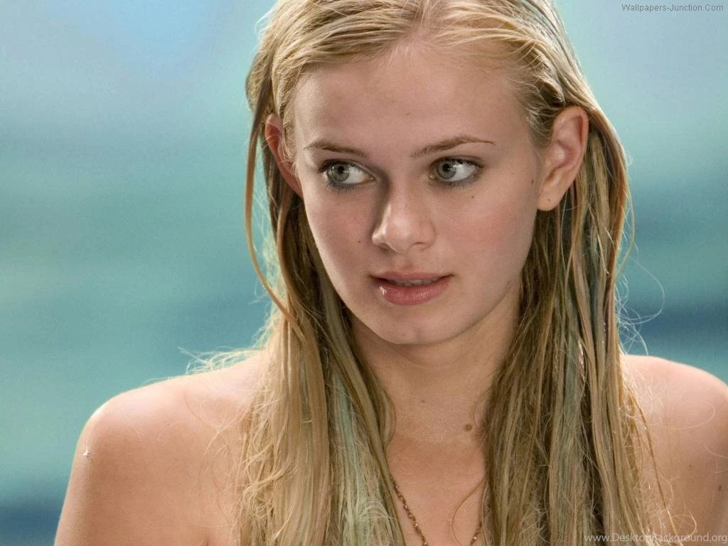 Hollywood Wallpapers: Sara Paxton Wallpapers