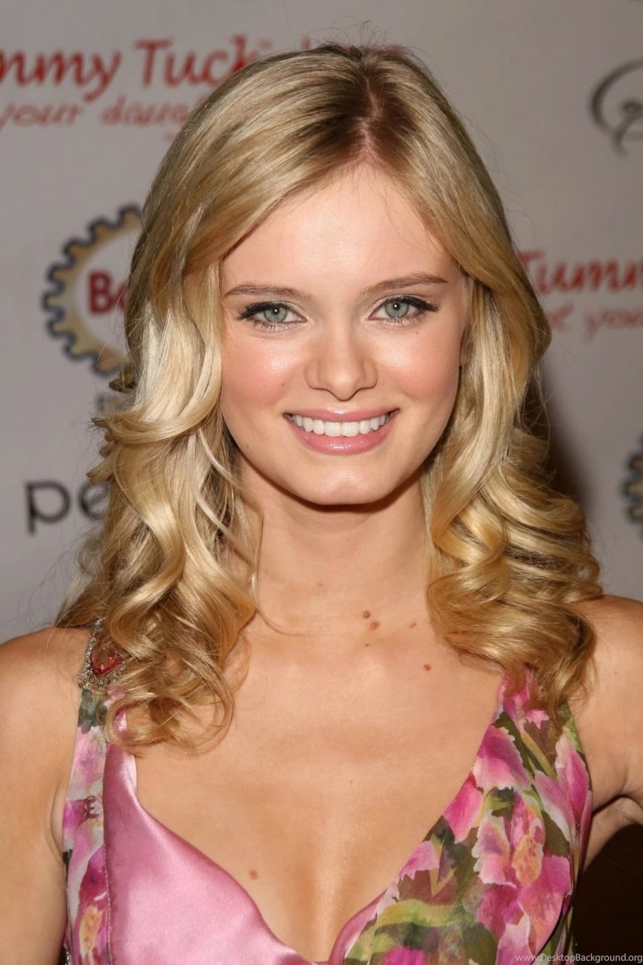 Cute Sara Paxton Wallpapers For Desktop Backgrounds