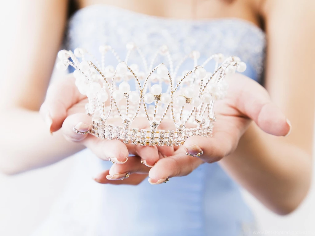 Hand Girl Crown Manicure Princess