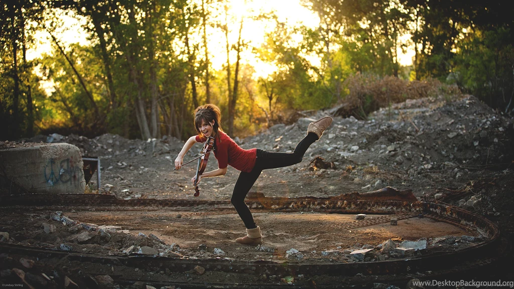 Download 2560x1440 Lindsey Stirling Acrobatic Moves Wallpapers