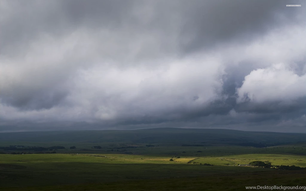 Beautiful Green Field In The Cloudy Sky Wallpapers