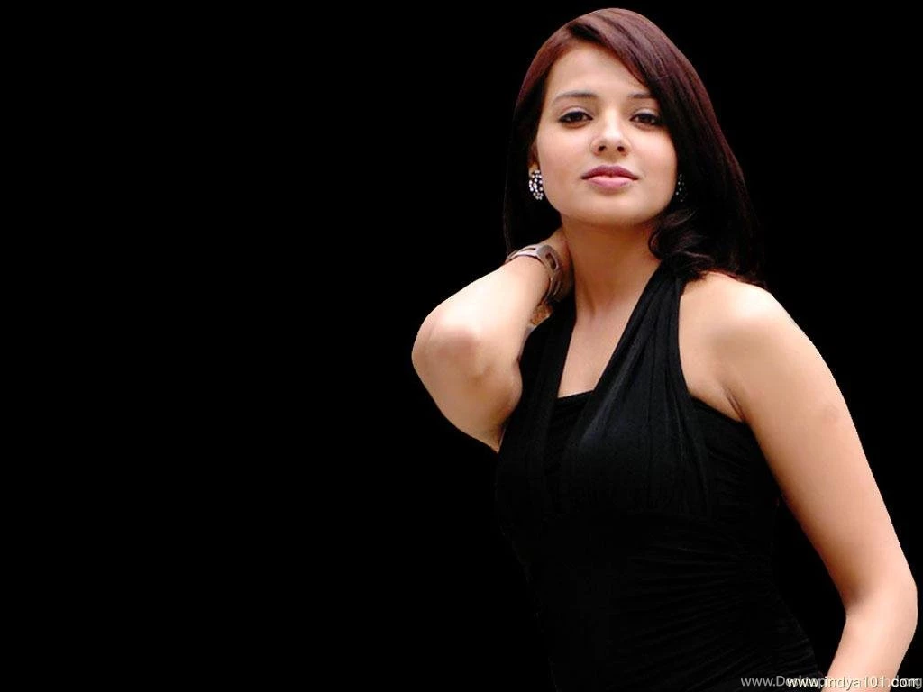 Saloni Aswani Wallpapers (1024x768) : Indya101.com
