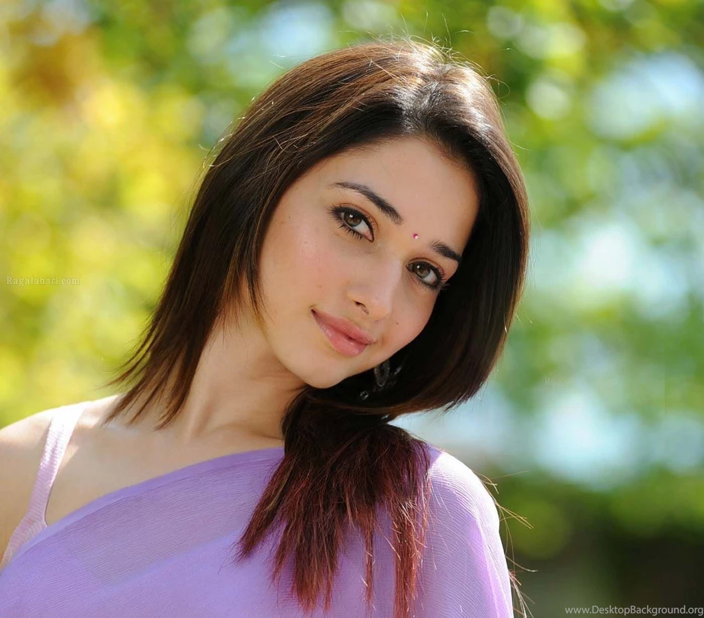 Tamanna Bhatia in saree best famous wallpapers.jpg