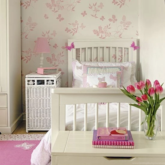 Pretty Children's Bedroom With Butterfly Wallpapers