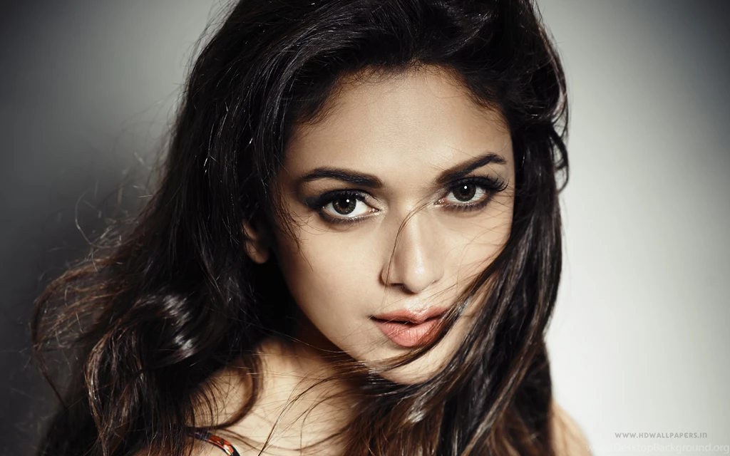 Aditi Rao Hydari 4 Wallpapers
