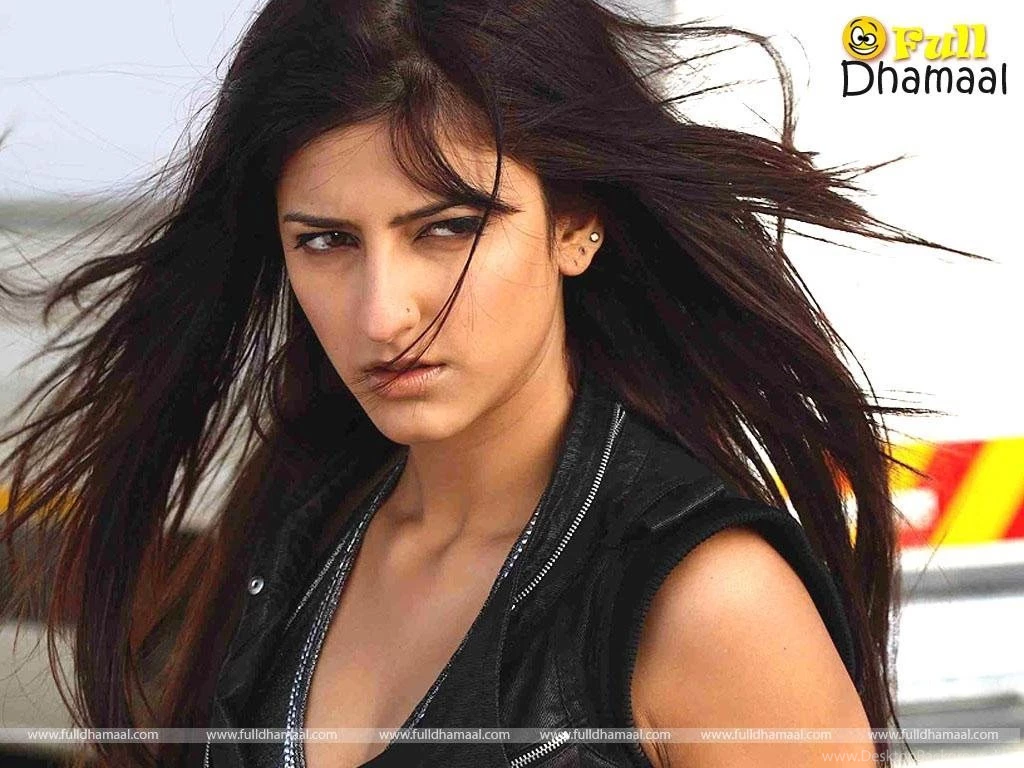 Shruti Hassan Wallpapers.. Very Gorgeous (4 Pictures)