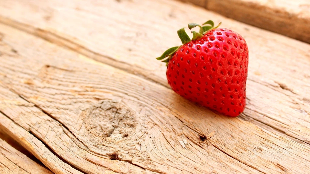 44 Strawberry Desktop Backgrounds HD Wallpapers 560 :: Strawberry ...