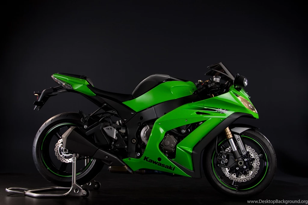 Kawasaki ZX 10R 2011 High Resolution Photos