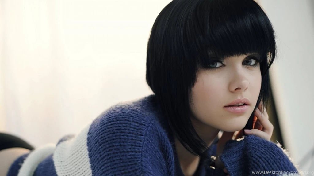 1366x768 Mellisa Clarke Wallpapers