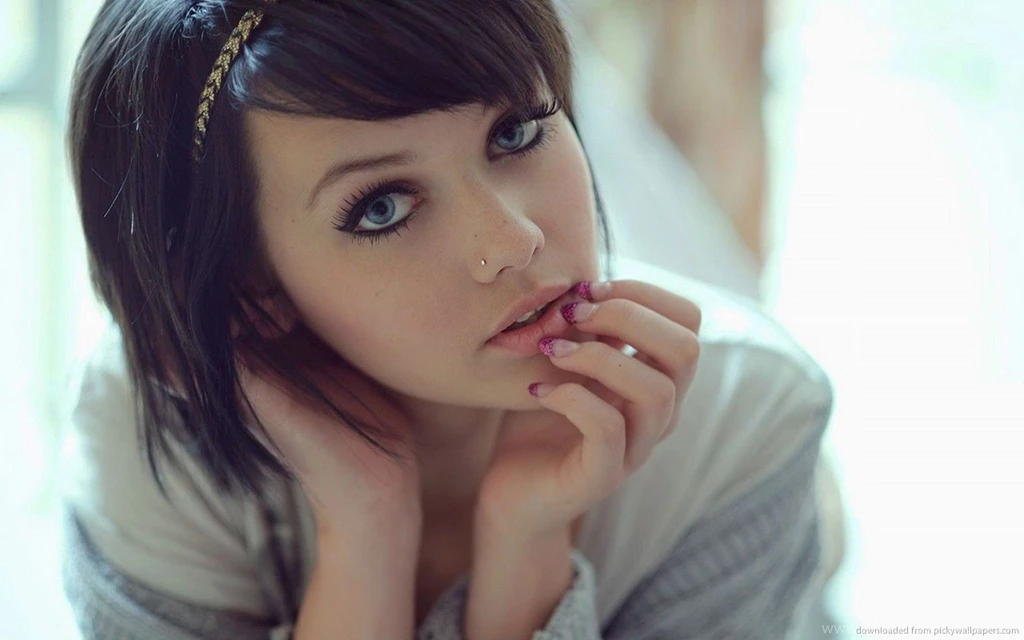 Download 1280x800 Mellisa Clarke Wallpapers
