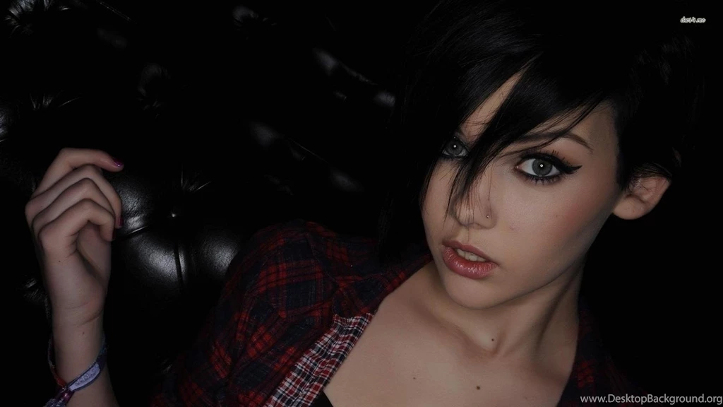 Mellisa Clarke On A Leather Sofa Wallpapers Girl Wallpapers