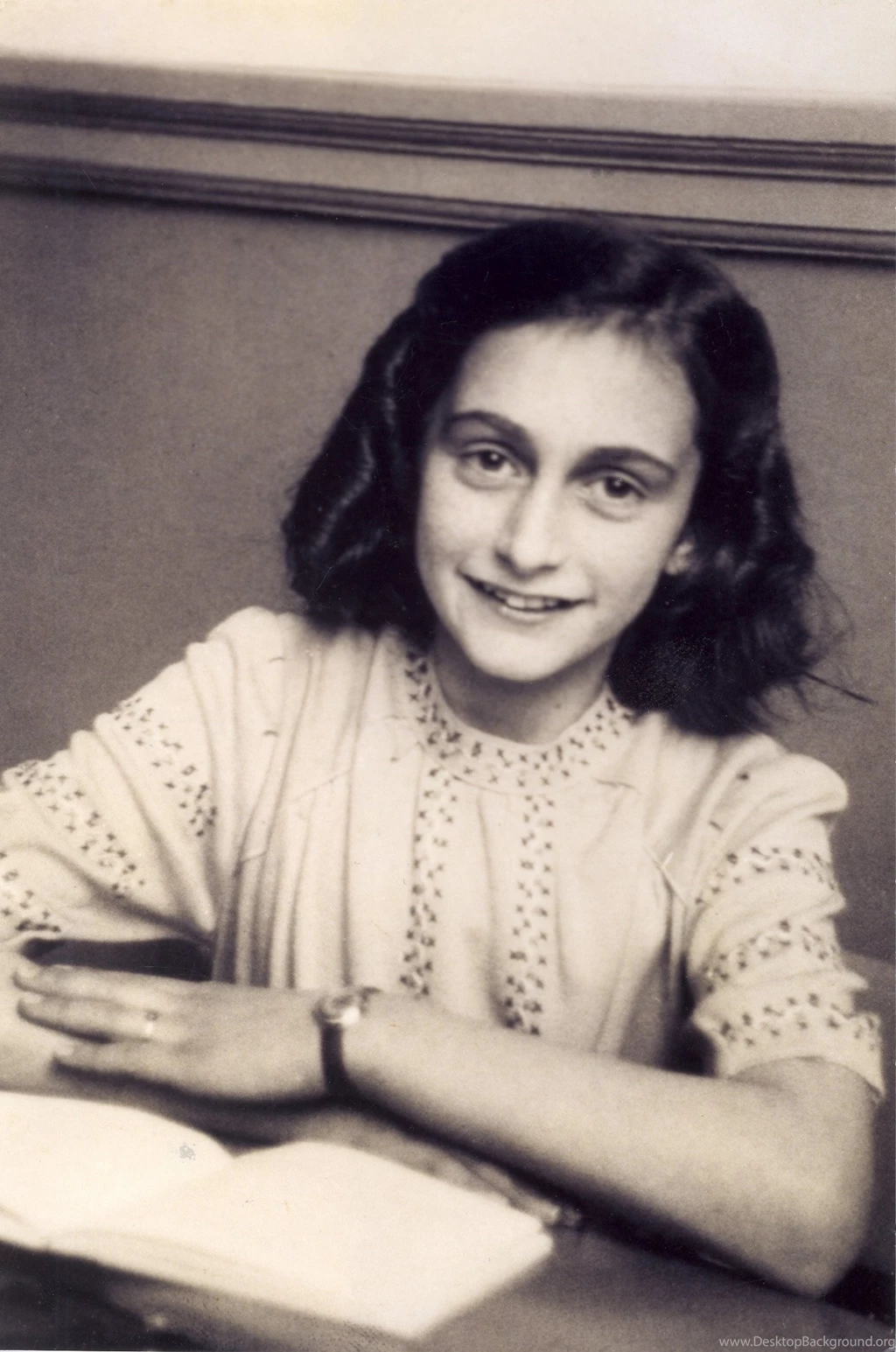 900x900 Gallery For > Anne Frank Wallpapers