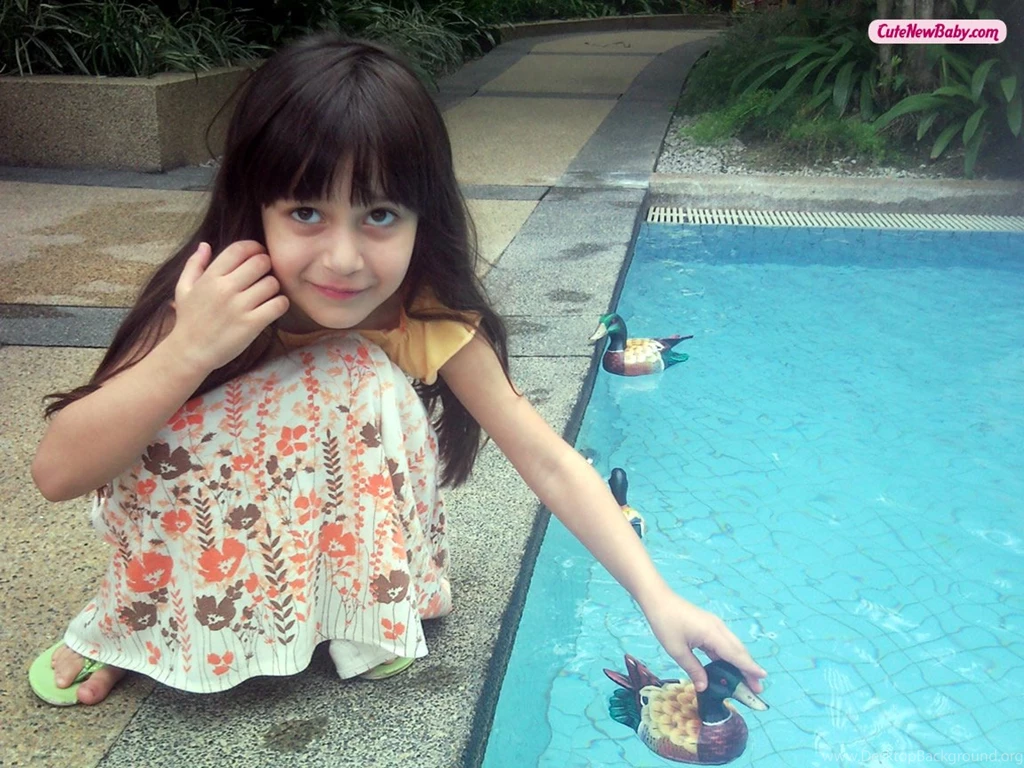 Baby Girl Pool Side Wallpapers CuteNewBaby.com