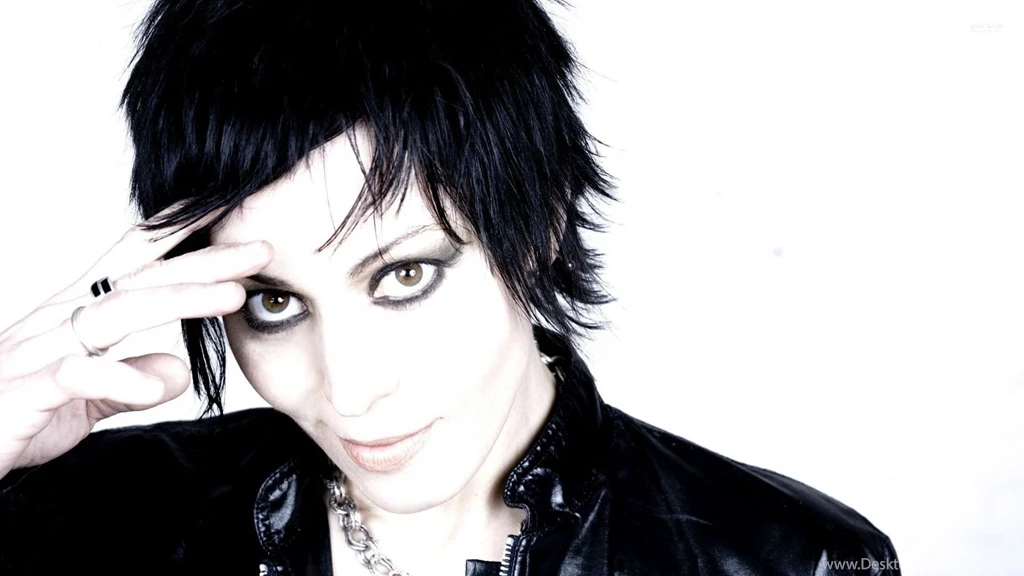Joan Jett With Short Hair Portrait Wallpapers Celebrity ...