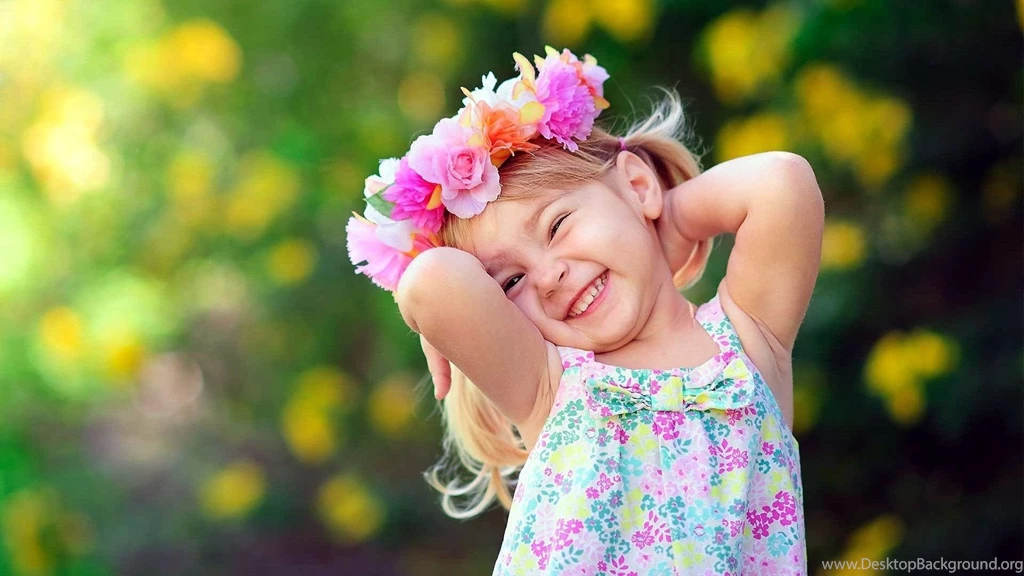 Cute Small Girl Smile Wallpapers Download High Resolution