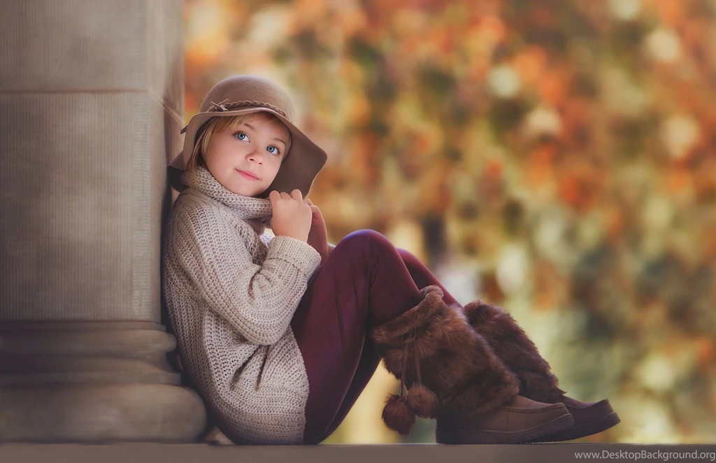 Cute Little Girl Pose Wallpapers DreamLoveWallpapers