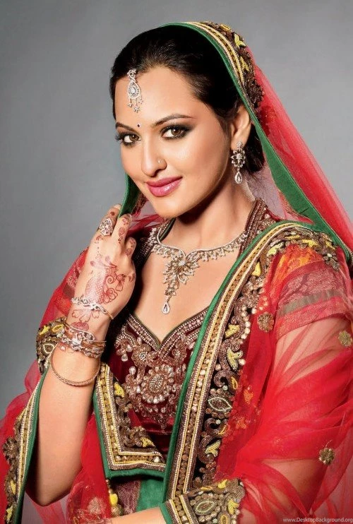 Sonakshi Sinha Images, Sonakshi Sinha Photos, Pictures And Wallpapers
