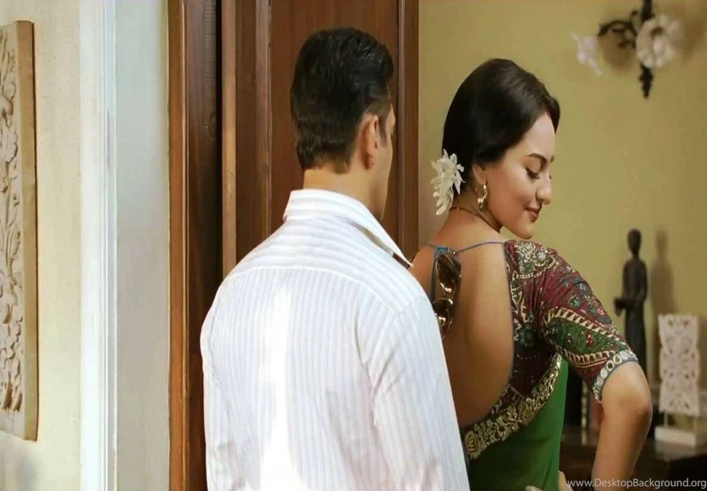 Sonakshi Sinha In Dabangg 2 Movie Image