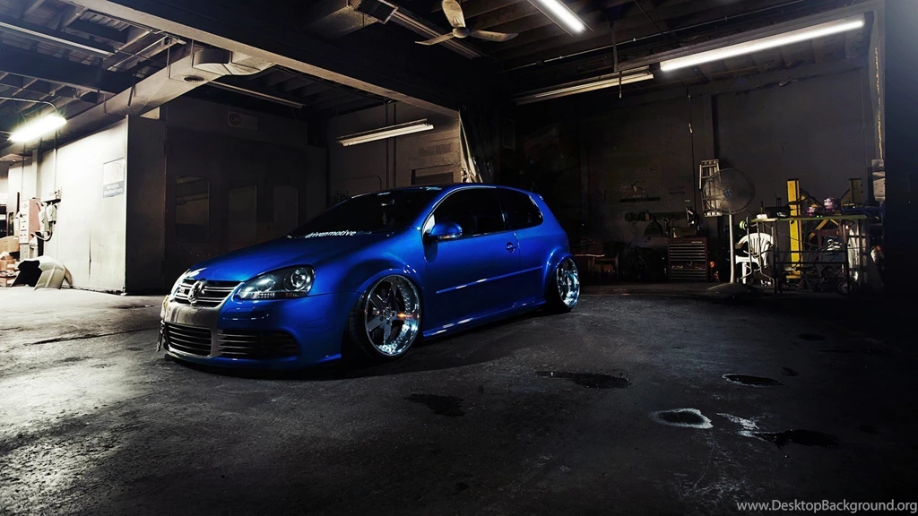 Volkswagen Golf R32 Photo