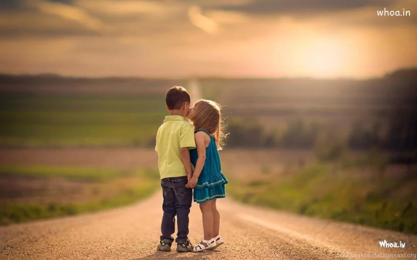 Baby Girl Kiss To Boy On The Road HD Kids Kiss Wallpapers