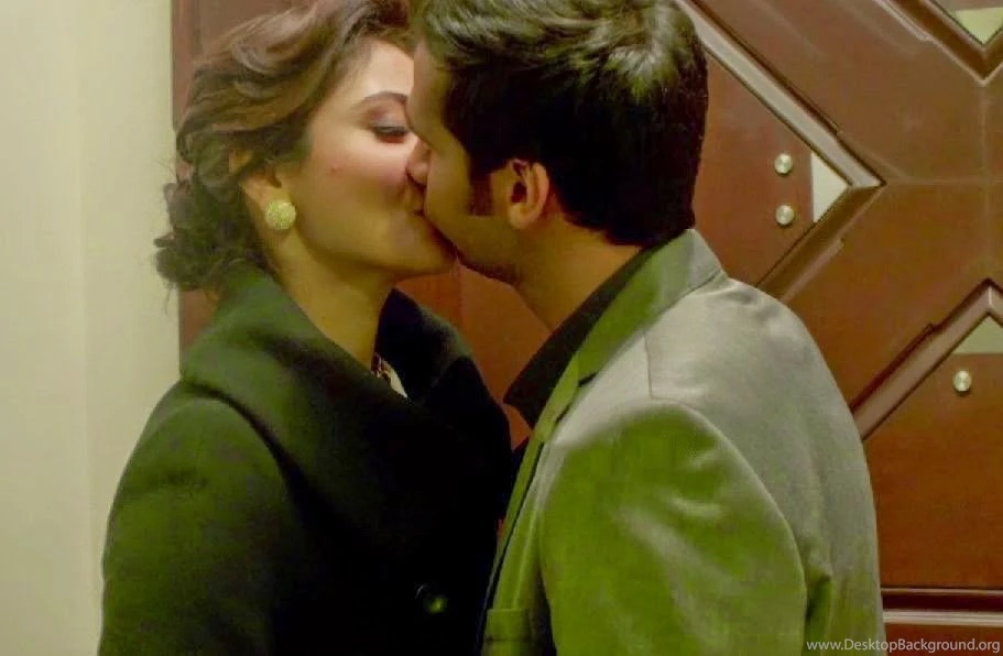 Anushka Sharma Hot Bikini Scene Pics In NH10