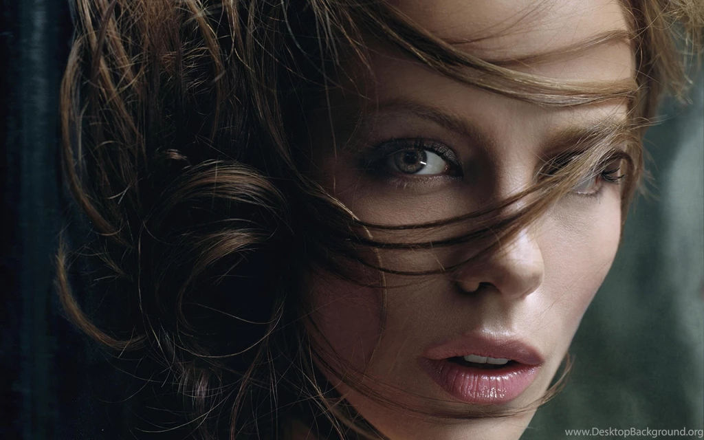 Kate Beckinsale Face Wallpapers