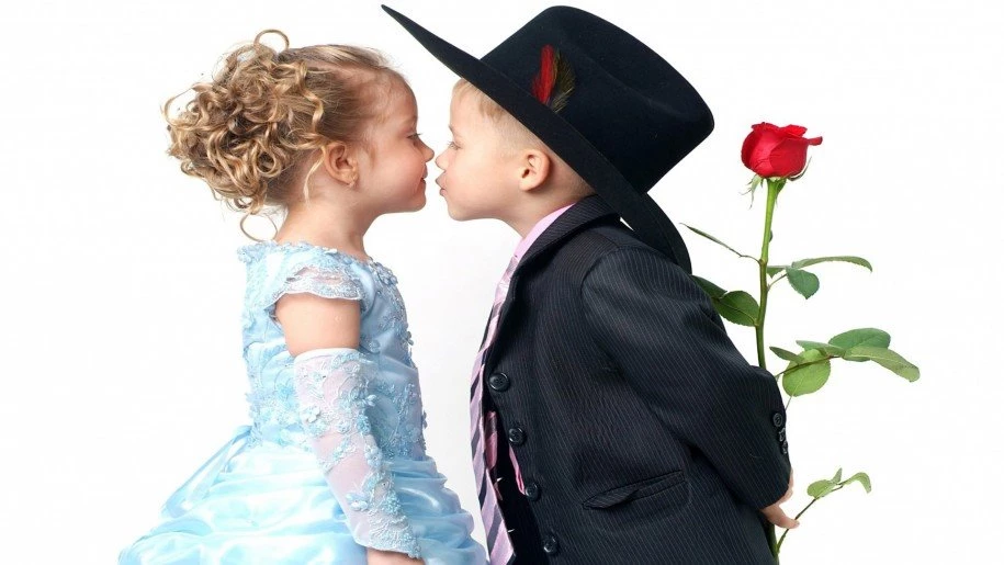 Nice Looking Beautiful Baby Couple Kissing : Wallpapers13.com