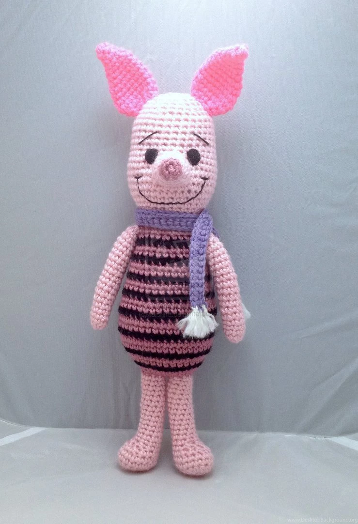 Piglet With Winter Scarf Picture, Piglet With Winter Scarf Image ...