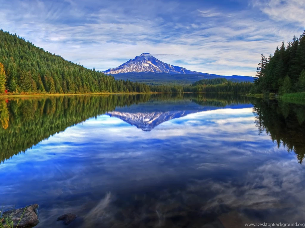 Mt.Hood Over Trillium Lake In The Fall In Oregon