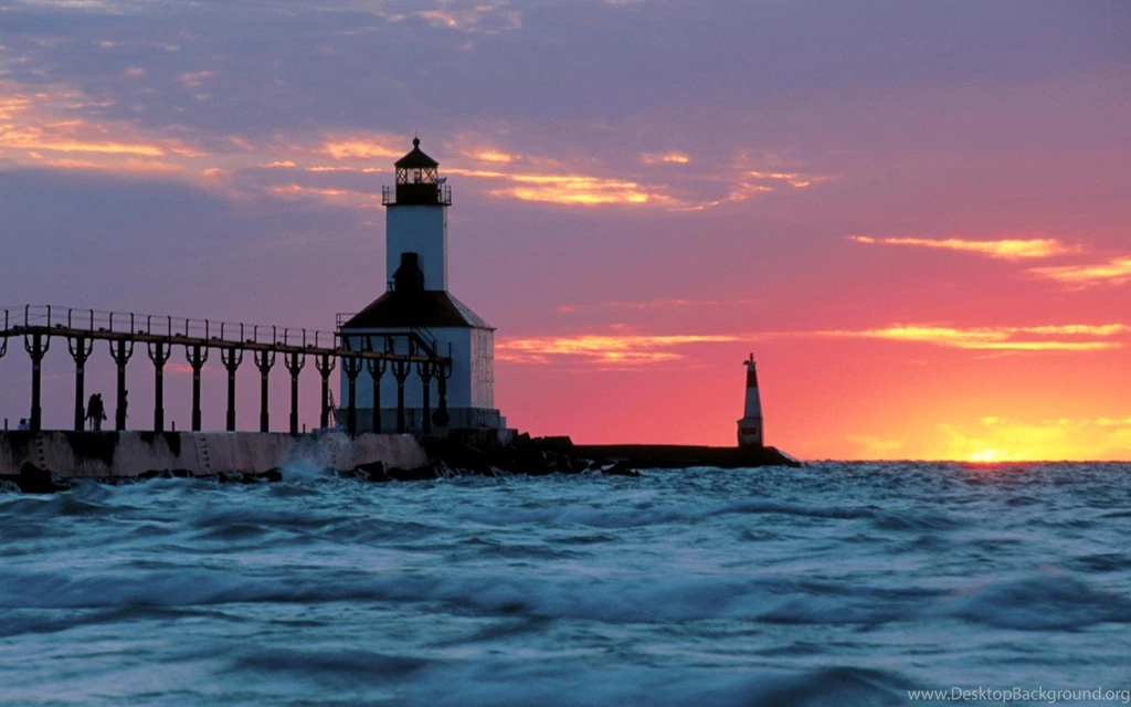 The Setting Sun Is Generating Warm And Golden Light, Peaceful Sea ...