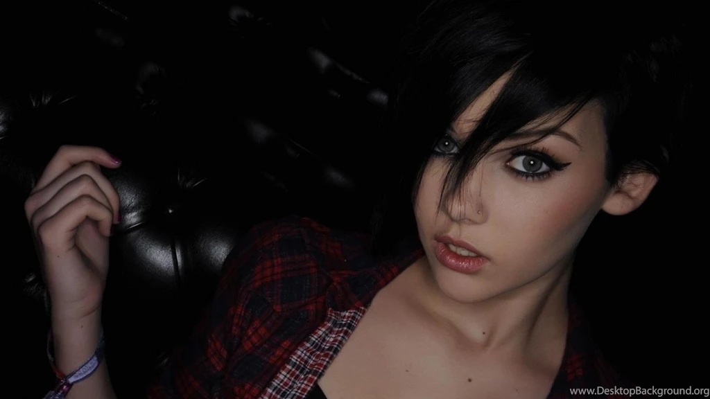 1366x768 Cute Girl Face Wallpapers