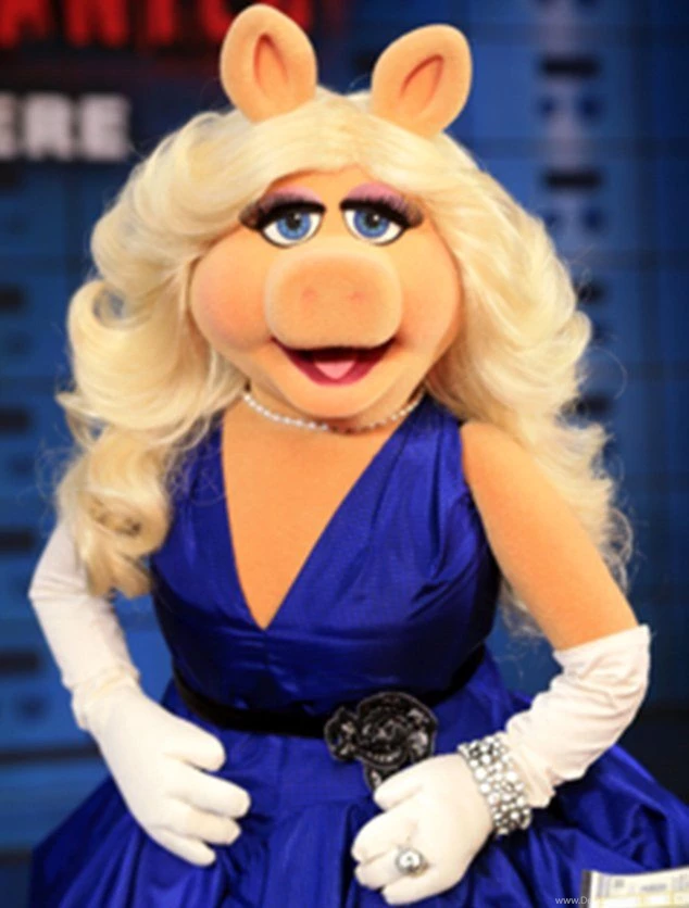 Muppets Most Wanted's Miss Piggy Arrives For Premiere In Vivienne ...